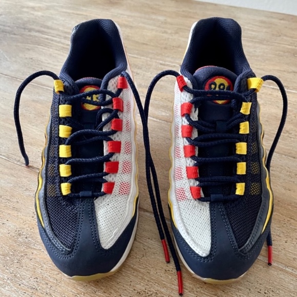 Exclusive Nike Air Max 95 (GS) X Foot Locker X Dallas Keuchel "Home" & "Away" - Picture 1 of 9